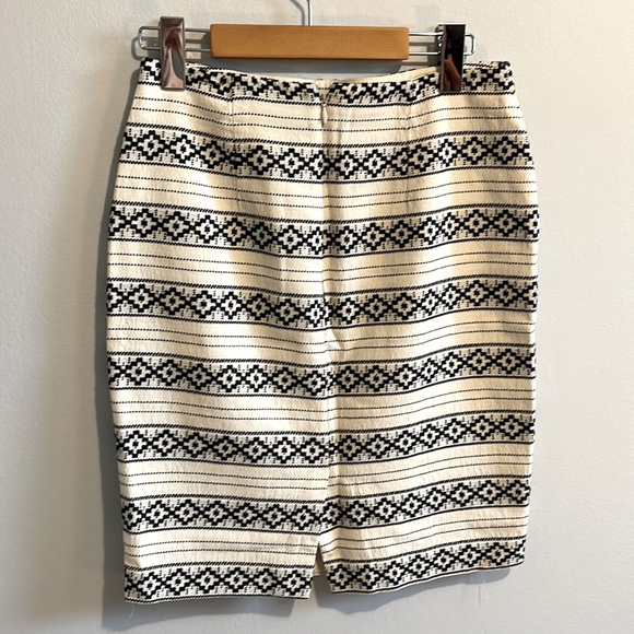 Ann Taylor pencil skirt, size 0. - Picture 2 of 4